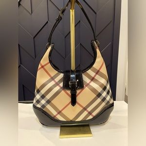 Burberry Nova Check shoulder bag.